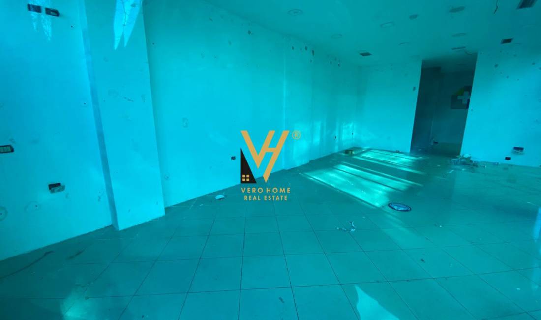 JEPET DYQAN 80 M2 ME QERA BUZE RRUGES KAVAJES 200.000 LEKE