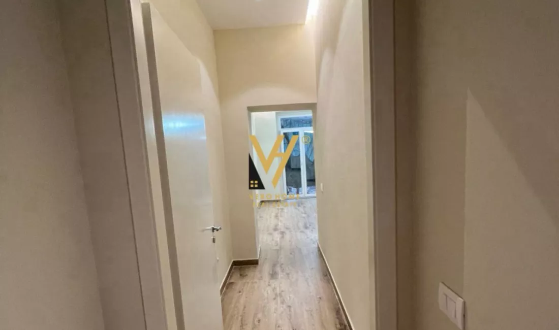 JEPET ZYRE 30 M2 ME QIRA TE RRUGA MYSLYM SHYRI 800 EURO