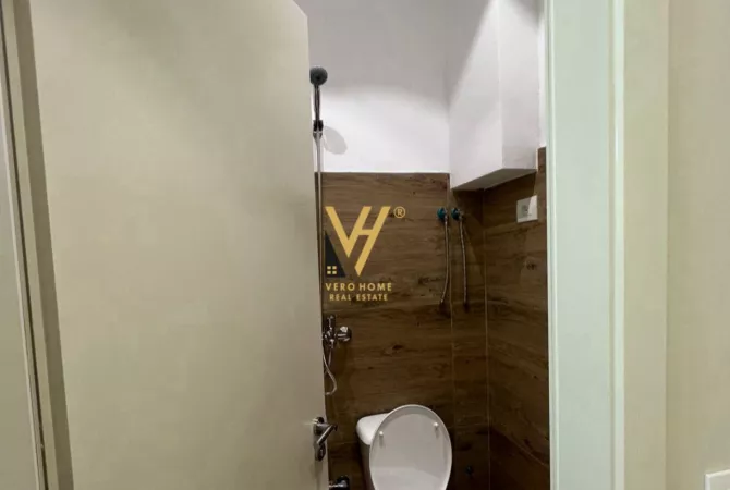 JEPET ZYRE 30 M2 ME QIRA TE RRUGA MYSLYM SHYRI 800 EURO