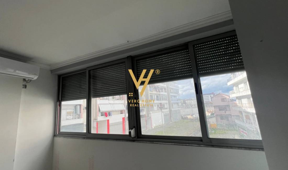 JEPET ZYRE 95 M2 ME QERA TE QENDRA KRISTAL 500 EURO