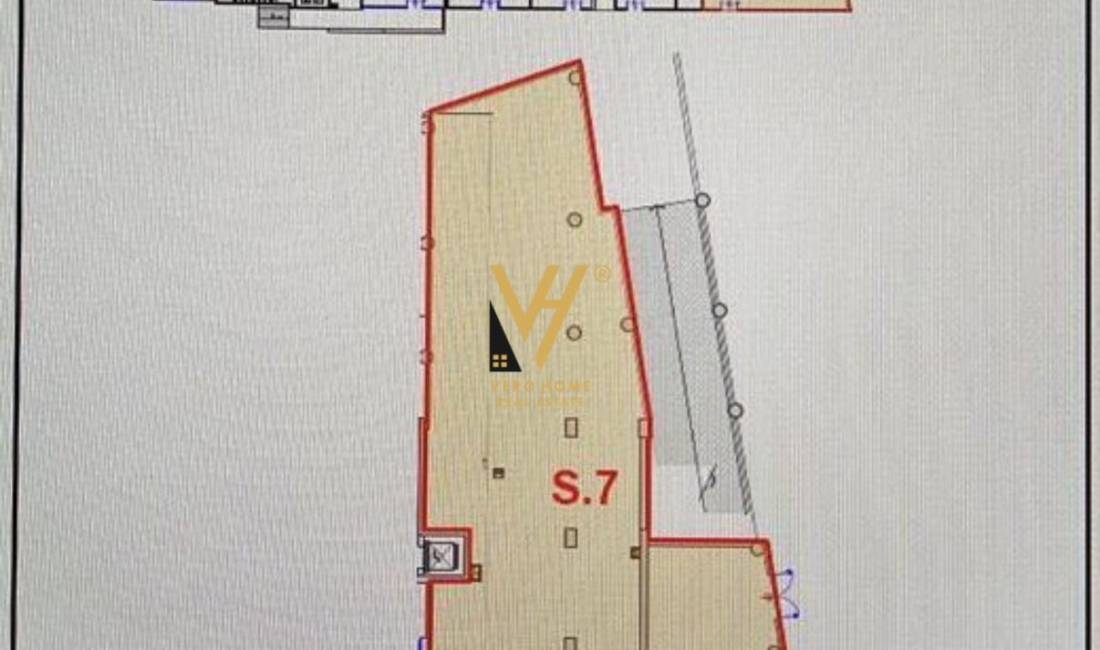 JEPET AMBIENT KOMERCIAL 413 M2 ME QERA TE QENDRA KRISTAL 4.000 EURO