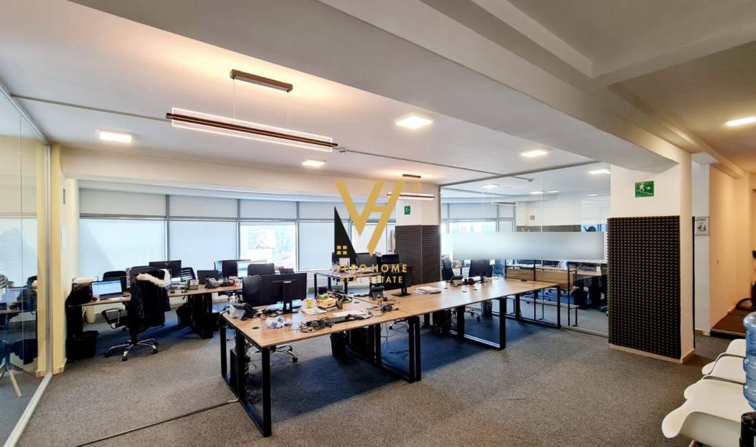 JEPET ZYRE 290 M2 ME QERA NE QENDER TE TIRANES 2.200 EURO