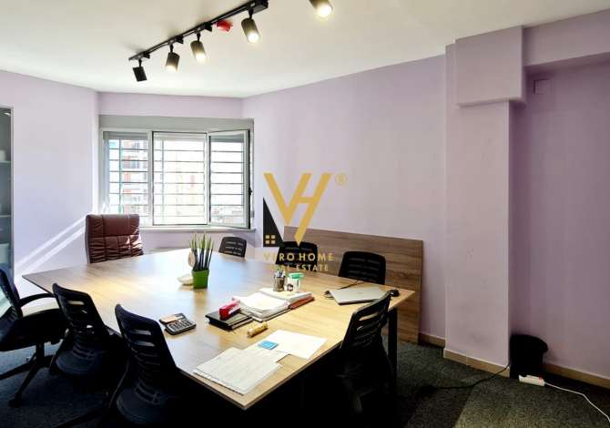 JEPET ZYRE 290 M2 ME QERA NE QENDER TE TIRANES 2.200 EURO