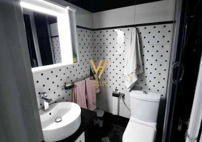 Ambiente Commerciale in Vendita 1+1 a Pogradec - 800,000 Euro