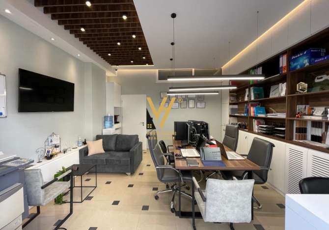 Ambiente Commerciale in Vendita 1+1 a Tirana - 107,000 Euro