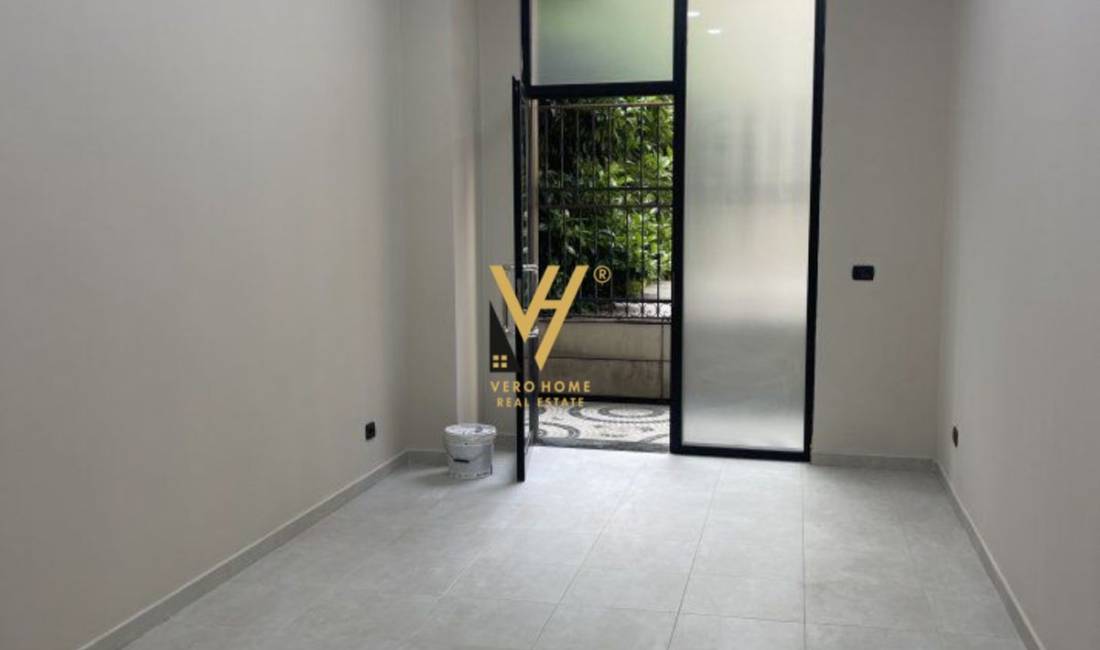 JEPET DYQAN 30 M2 ME QERA TE RRUGA E DURRESIT 350 EURO