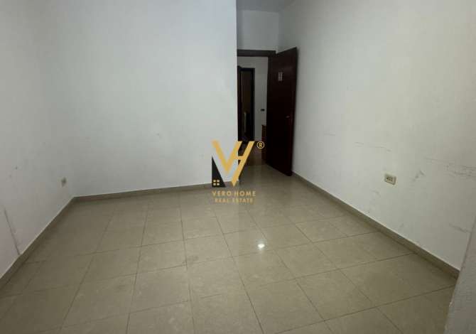 JEPET ZYRE 160 M2 ME QERA TEK BULEVARDI ZOGU I PARE 900 EURO