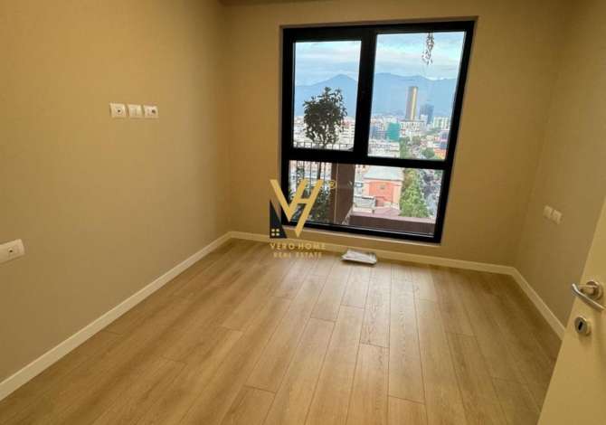 Ambiente Commerciale in Affitto 3+1 a Tirana - 1,400 Euro