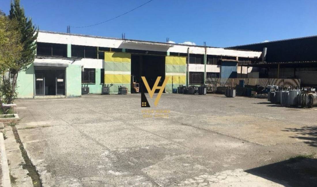 JEPET MAGAZINE 600 M2 ME QERA TE AUTOSTRADA TIRANE – DURRES 4.300 EURO