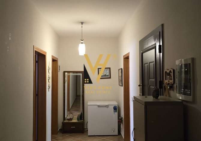 Shtepi ne shitje Apartament ne Fier, 2+1, Mobilimi E mobiluar, Pagesa 90,000  Euro.