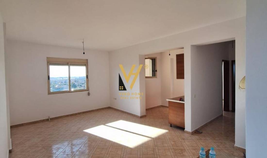 Shtepi ne shitje Apartament ne Fier, 2+1, Mobilimi Bosh, pa mobiluar, Pagesa 70,000  Euro.