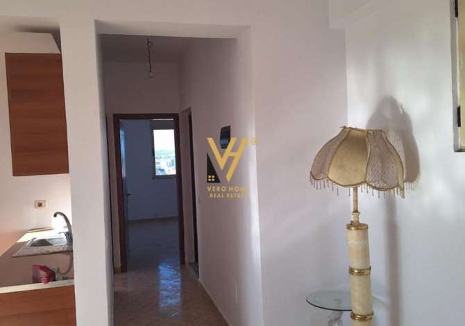 Shtepi ne shitje Apartament ne Fier, 2+1, Mobilimi Bosh, pa mobiluar, Pagesa 70,000  Euro.