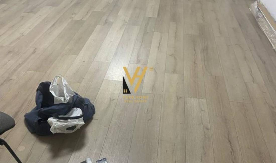 JEPET AMBIENT KOMERCIAL 60 M2 ME QERA TE RRUGA MYSLYM SHYRI 40.000 LEKE