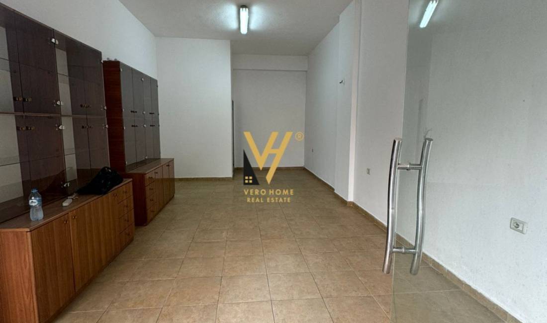 SHITET DYQAN 37 M2 TE RRUGA HOXHA TAHSIM 130.000 EURO