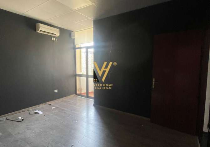 JEPET ZYRE 200 M2 ME QERA NE BLLOK 2.000 EURO