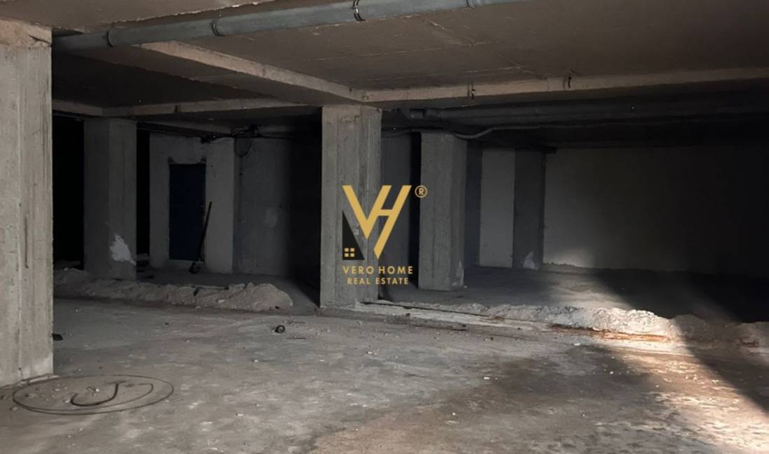 JEPET AMBIENT 420 M2 ME QERA NE XHAMLLIK 3.000 EURO