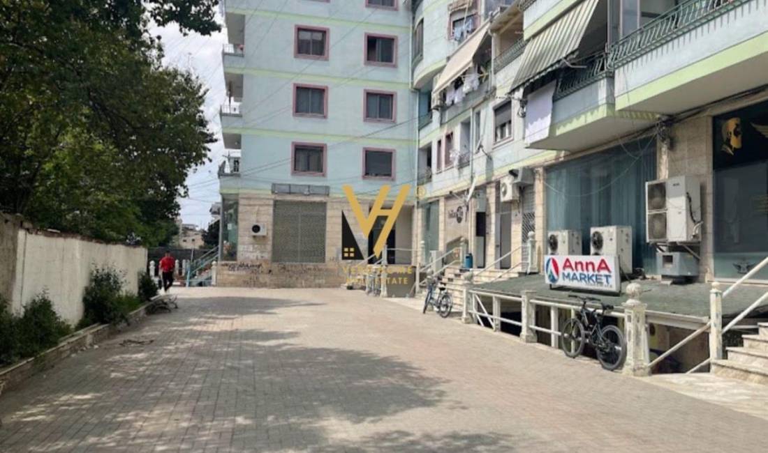 SHITET AMBIENT 150 M2 TE KOMPLEKSI GRAND, TREGU ELEKTRIK 210.000 EURO