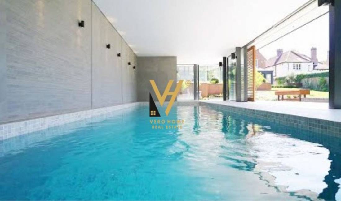 SHITET PISHINE 160 M2 NE GOLEM 300.000 EURO