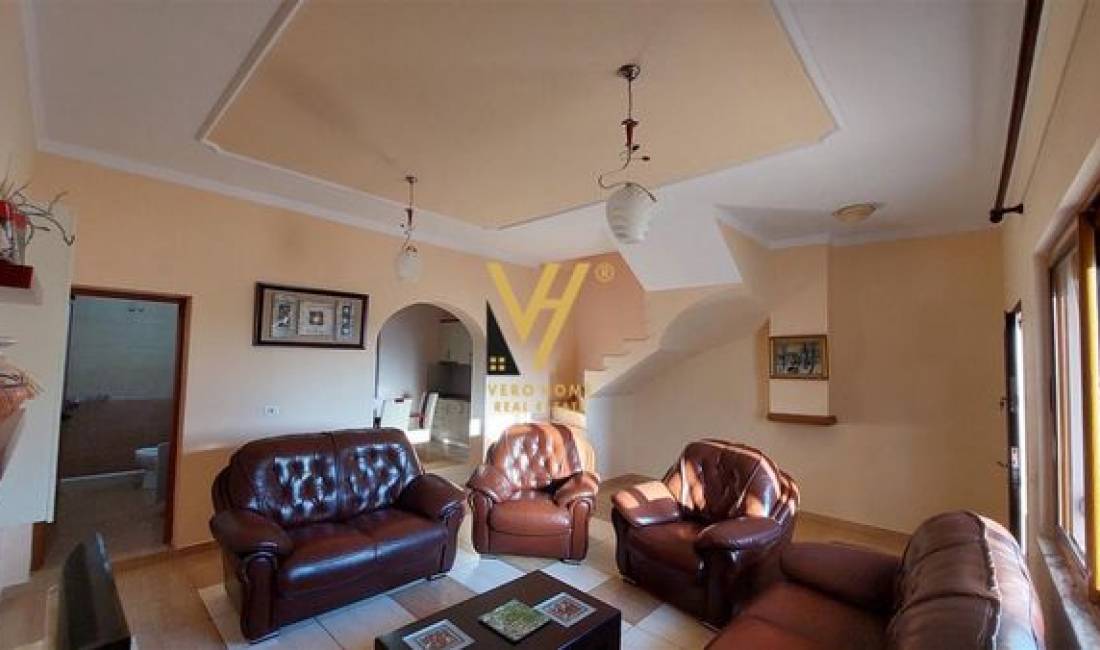 Shtepi ne shitje Shtepi Private ne Tirane, 3+1, Mobilimi E mobiluar, Pagesa 350,000  Euro.