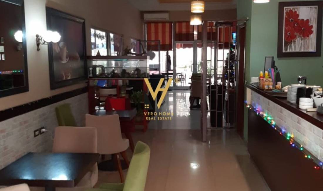 SHITET AMBIENT BIZNESI 240 M2 TE RRUGA E DIBRES 290.000 EURO