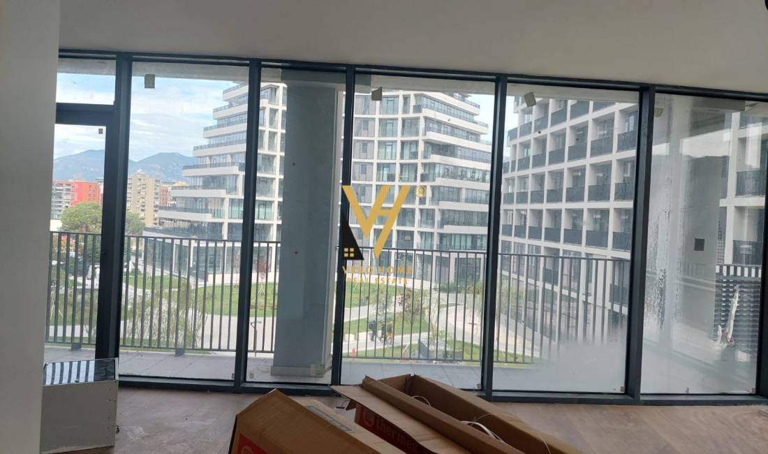 JEPET ZYRE 143 M2 ME QERA TE LAKEVIEW , LIQENI ARTIFICIAL 1.600 EURO