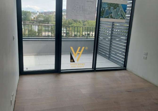 JEPET ZYRE 143 M2 ME QERA TE LAKEVIEW , LIQENI ARTIFICIAL 1.600 EURO