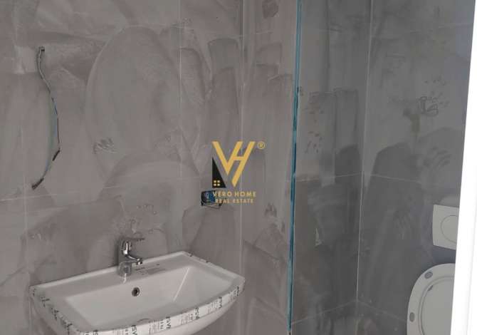 JEPET ZYRE 53 M2 ME QERA TE LAKE VIEW 1.000 EURO