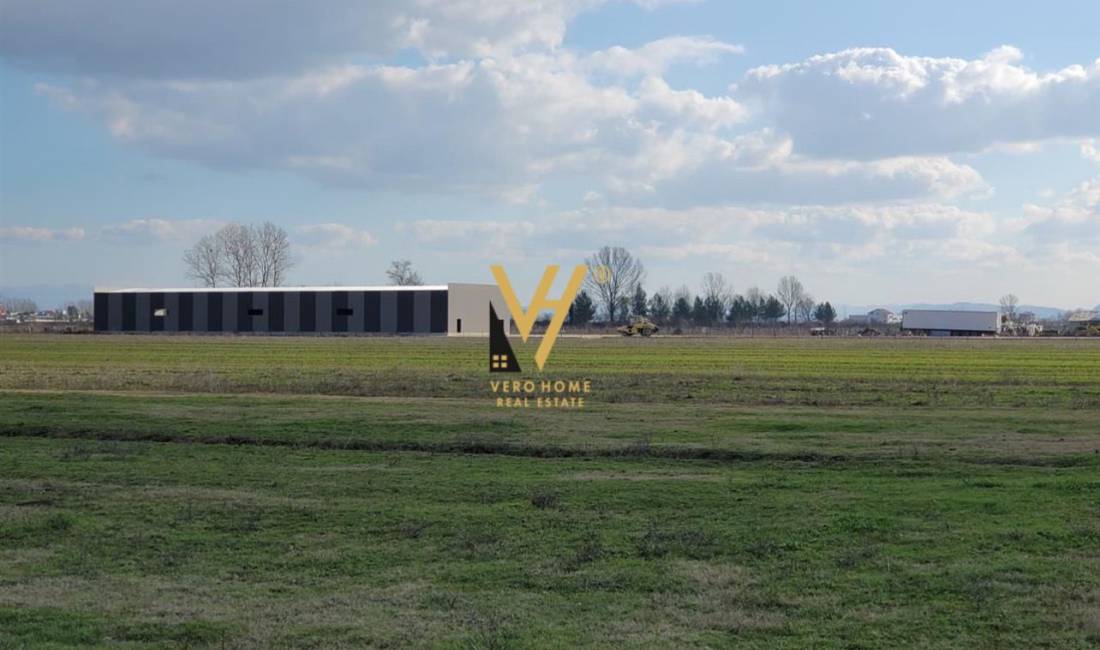 JEPET KAPANON+TRUALL 1300M2 ME QERA NE BUDULL, BUBQ 2.900 EURO