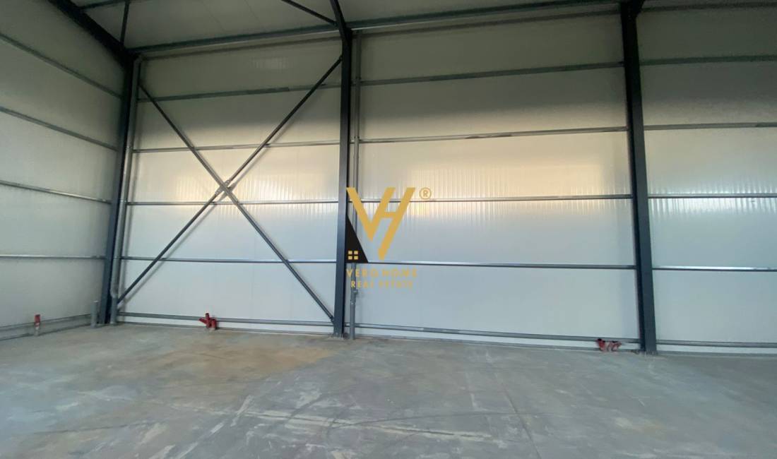 JEPET KAPANON 330 M2 ME QERA NE DOMJE 1.500 EURO