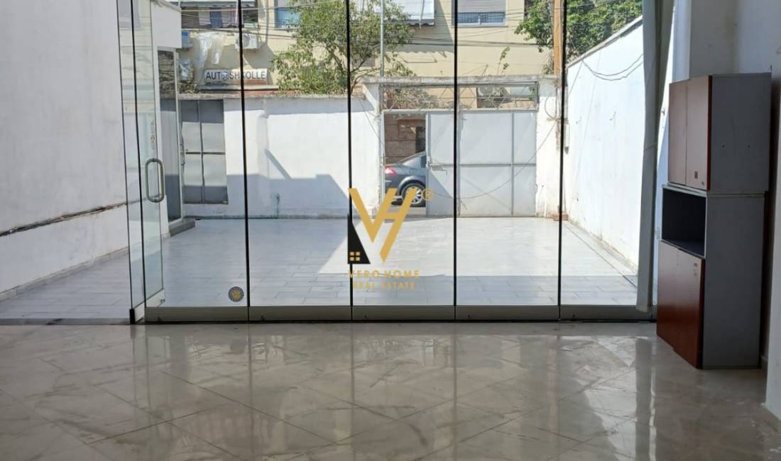 JEPET DYQAN 118 M2 ME QERA TE RRUGA MEHMET BOCAJ 1.000 EURO