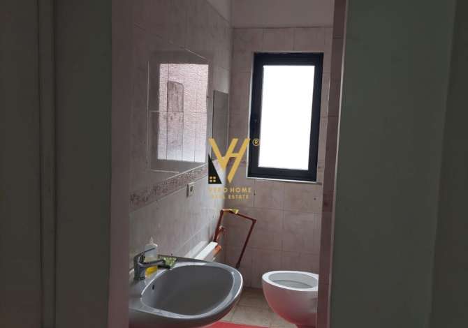 JEPET AMBIENT BIZNESI 140 M2 ME QERA TE BULEVARDI I RI 1.700 EURO