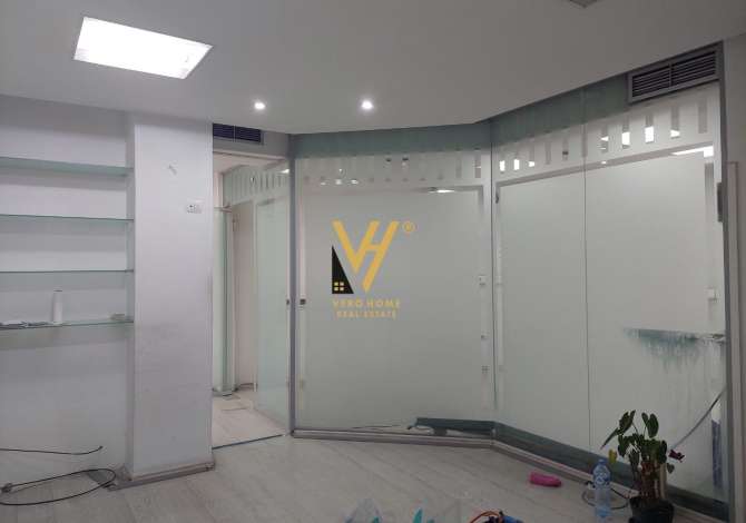 JEPET AMBIENT BIZNESI 140 M2 ME QERA TE BULEVARDI I RI 1.700 EURO