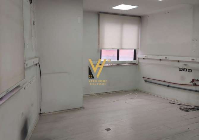 JEPET AMBIENT BIZNESI 140 M2 ME QERA TE BULEVARDI I RI 1.700 EURO