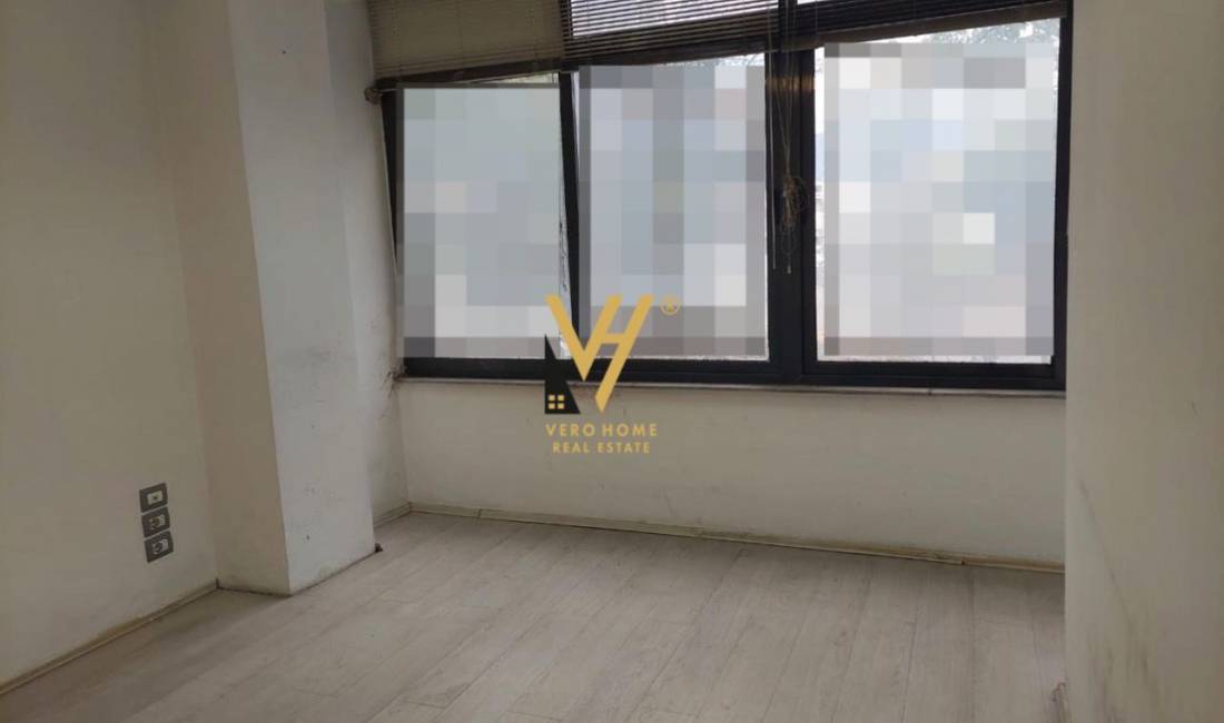 JEPET AMBIENT BIZNESI 140 M2 ME QERA TE BULEVARDI I RI 1.700 EURO