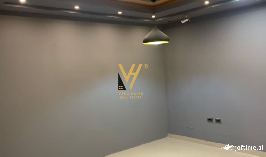 SHITET DYQAN 30 M2 TE PALLATI ME SHIGJETA 75.000 EURO