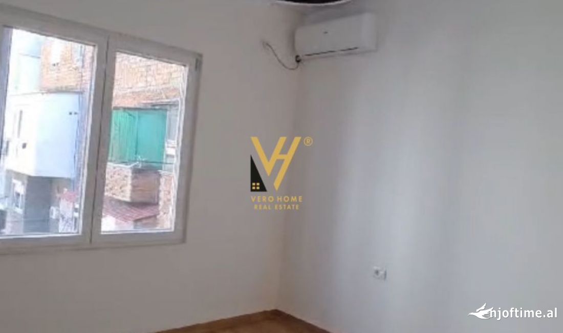 JEPET ZYRE 85 M2 ME QERA TE BULEVARDI ZOGU I PARE 800 EURO