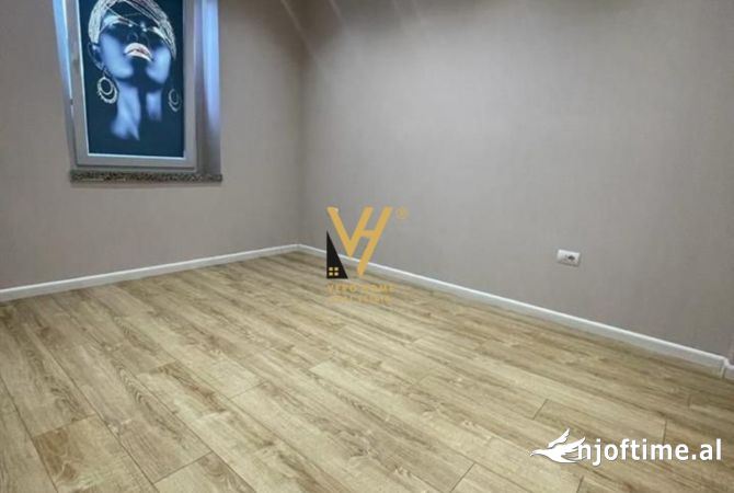 JEPET ZYRE 70 M2 ME QERA TE STADIUMI DINAMO 750 EURO