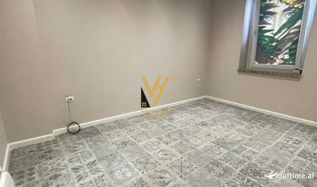 JEPET ZYRE 70 M2 ME QERA TE STADIUMI DINAMO 750 EURO