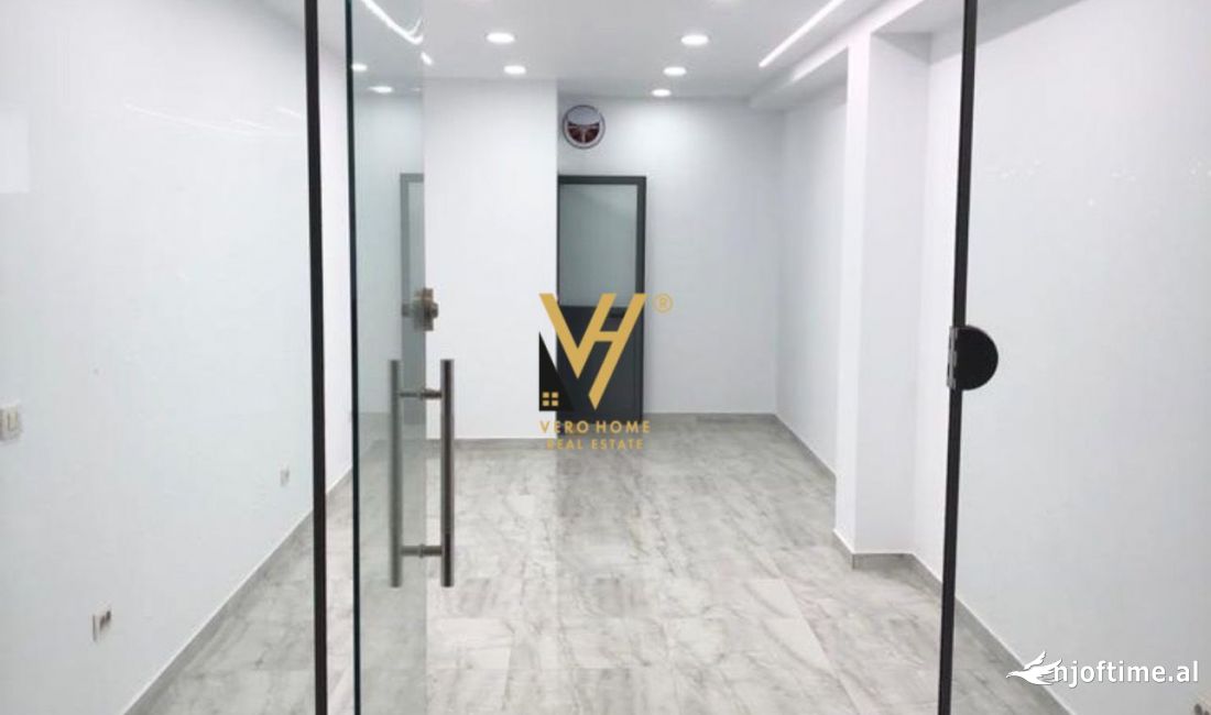 SHITET DYQAN 26 M2 ME QERA TE RRUGA BARDHYL 250.000 EURO