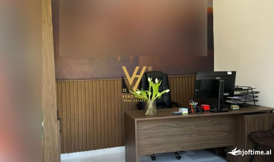 JEPET DYQAN 12 M2 ME QERA TE BULEVARDI ZHAN DARK 400 EURO