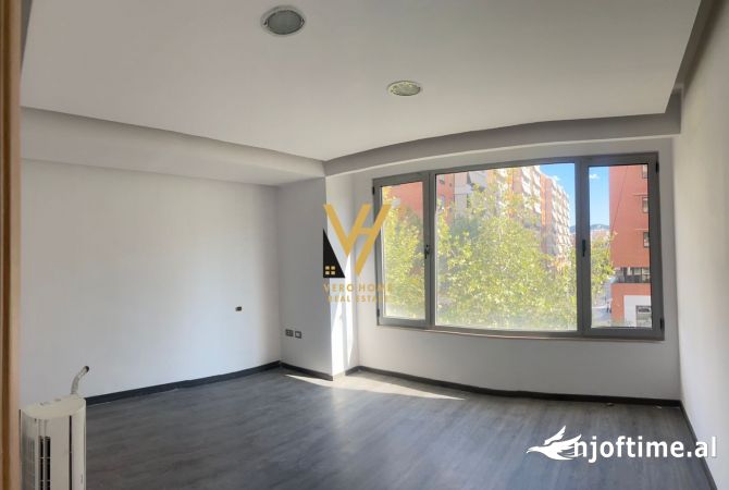 Ambiente Commerciale in Affitto 3+1 a Tirana - 800 Euro