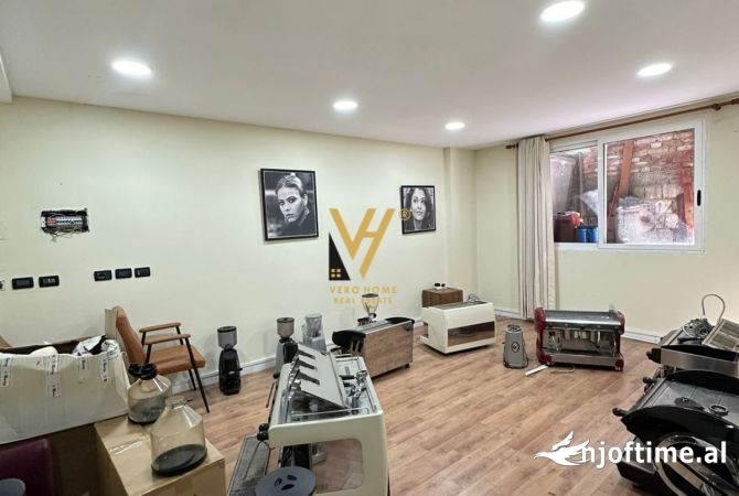 Ambiente Commerciale in Affitto 1+1 a Tirana - 600 Euro