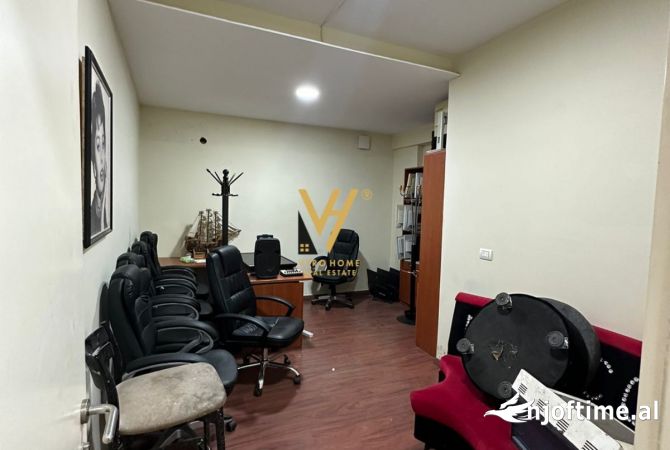 Ambiente Commerciale in Affitto 1+1 a Tirana - 600 Euro