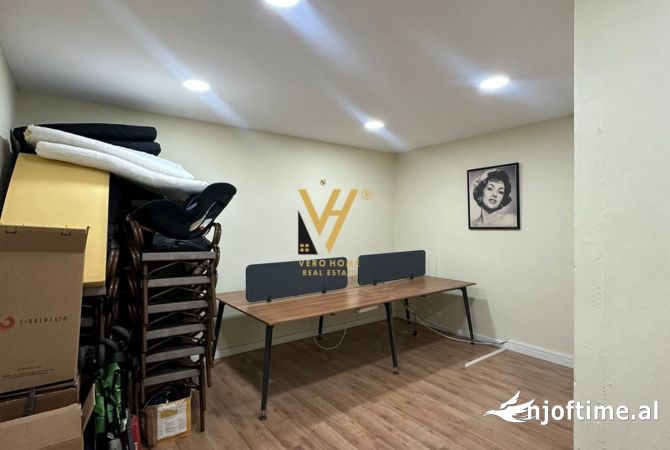 Ambiente Commerciale in Affitto 1+1 a Tirana - 1,000 Euro