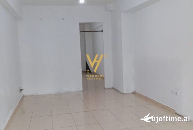 Ambiente Commerciale in Affitto 1+1 a Tirana - 650 Euro