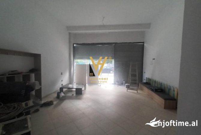 Ambiente Commerciale in Affitto 1+1 a Tirana - 400 Euro