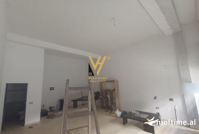 Ambiente Commerciale in Affitto 1+1 a Tirana - 400 Euro