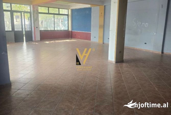 Ambiente Commerciale in Affitto 1+1 a Tirana - 1,000 Euro