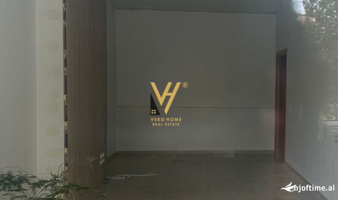 JEPET DYQAN 50 M2 ME QERA BUZE RRUGES TE BRRYLI 1.000 EURO