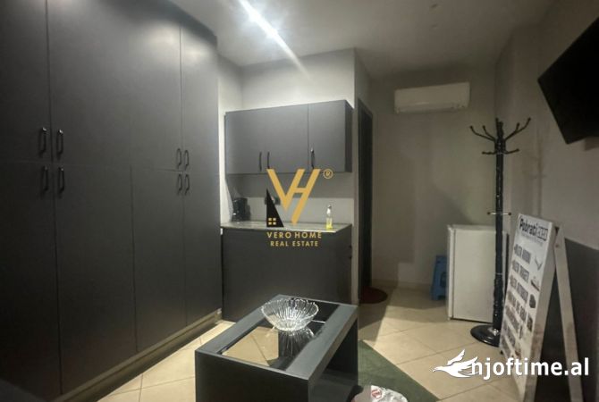 Ambiente Commerciale in Affitto 1+1 a Tirana - 1,100 Euro